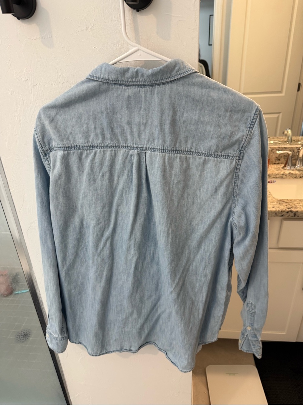 GAP Light Blue Chambray Button-Down Shirt - Picture 2 of 3